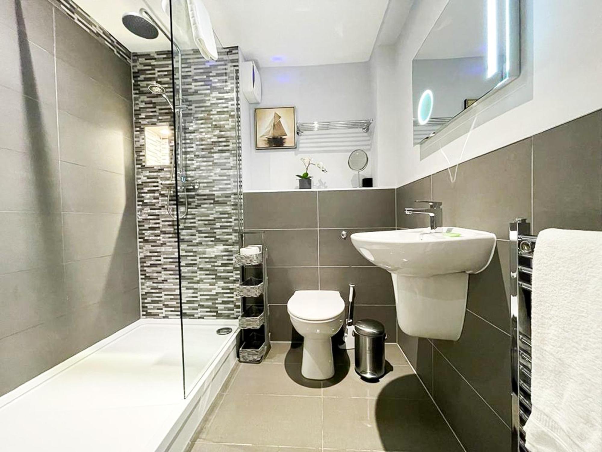 Modern 3 Bedroom Apartment, West End Эдинбург Экстерьер фото
